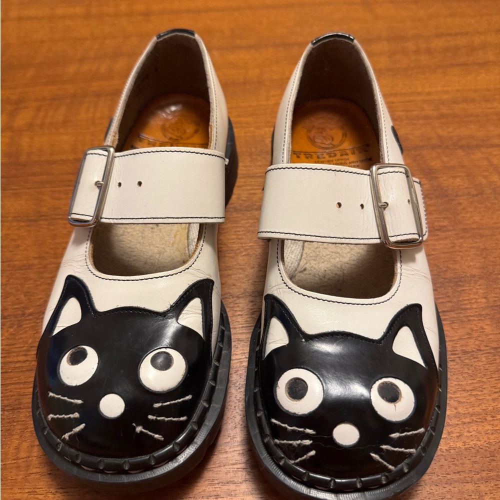 Charming Cat Face Mary Jane Flats - Black and White